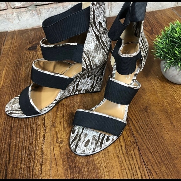 Report Signature Grays Snakeskin Back Zip Strappy Platform Ankle Wedges Sz 9 - Picture 5 of 5